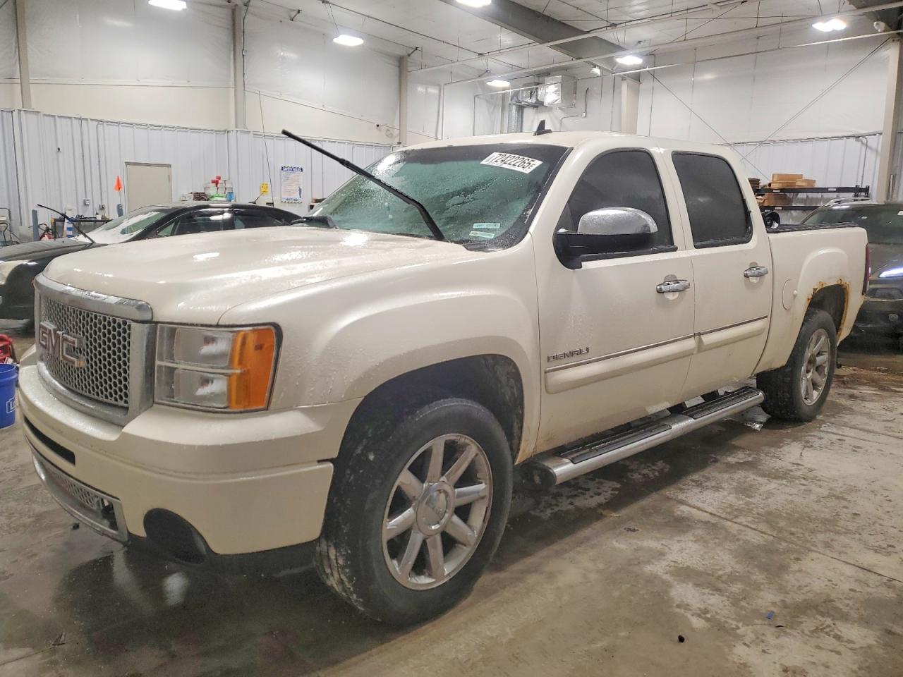 Salvage GMC Sierra Image