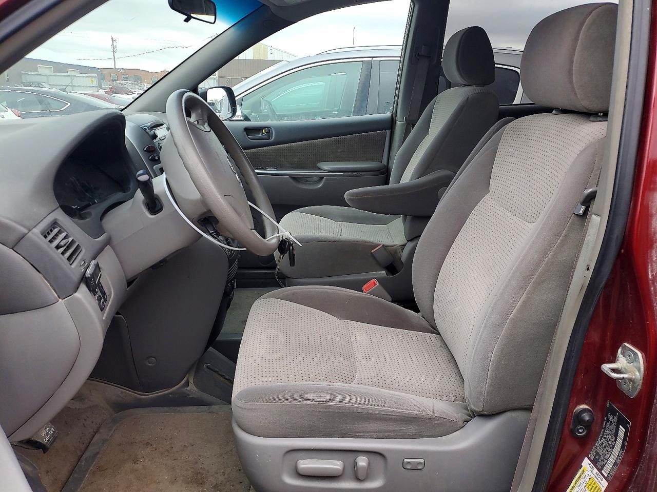 Toyota Sienna Le 8-passenger