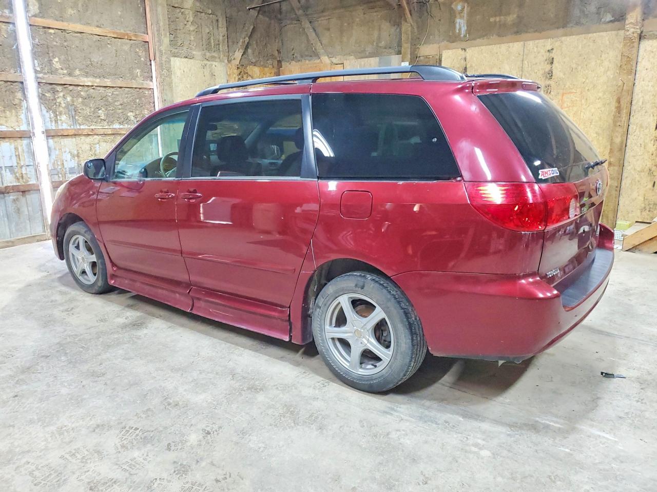Toyota Sienna Le 8-passenger