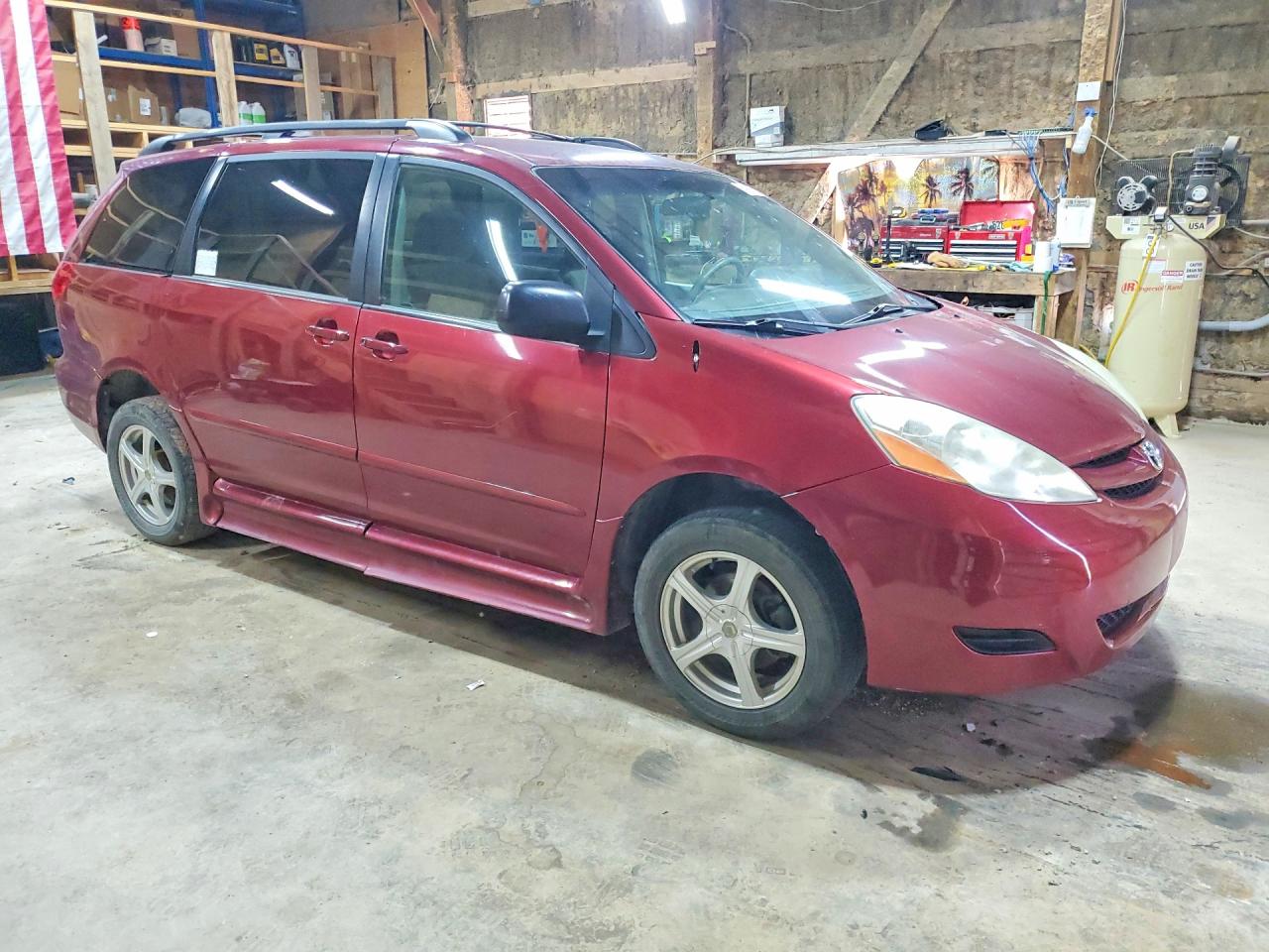Toyota Sienna Le 8-passenger