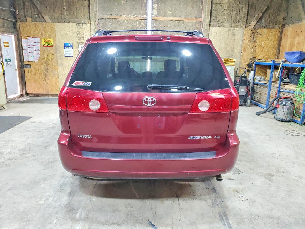 Toyota Sienna Le 8-passenger