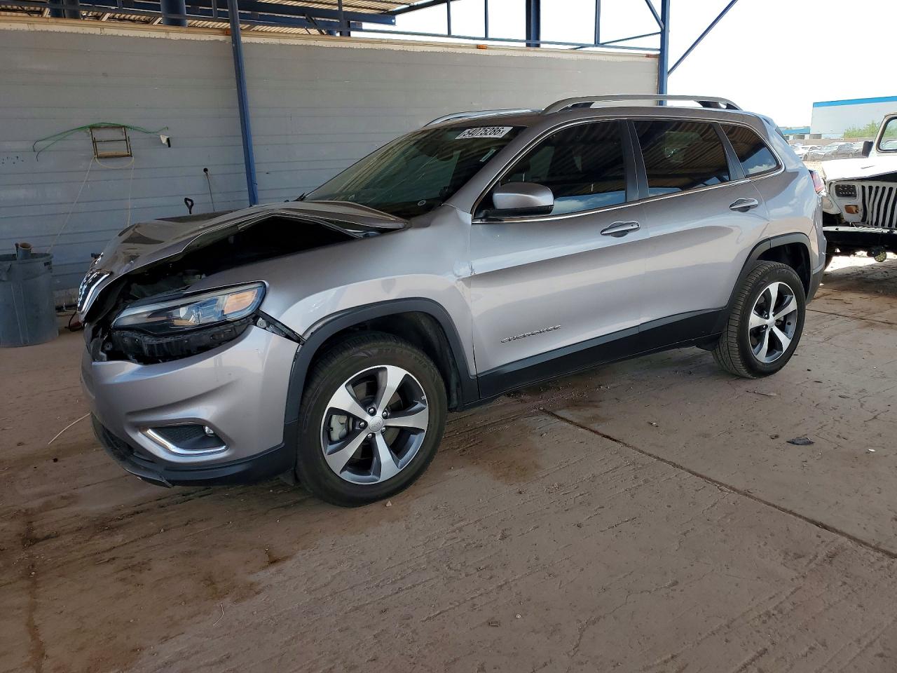 Salvage Jeep Cherokee Image