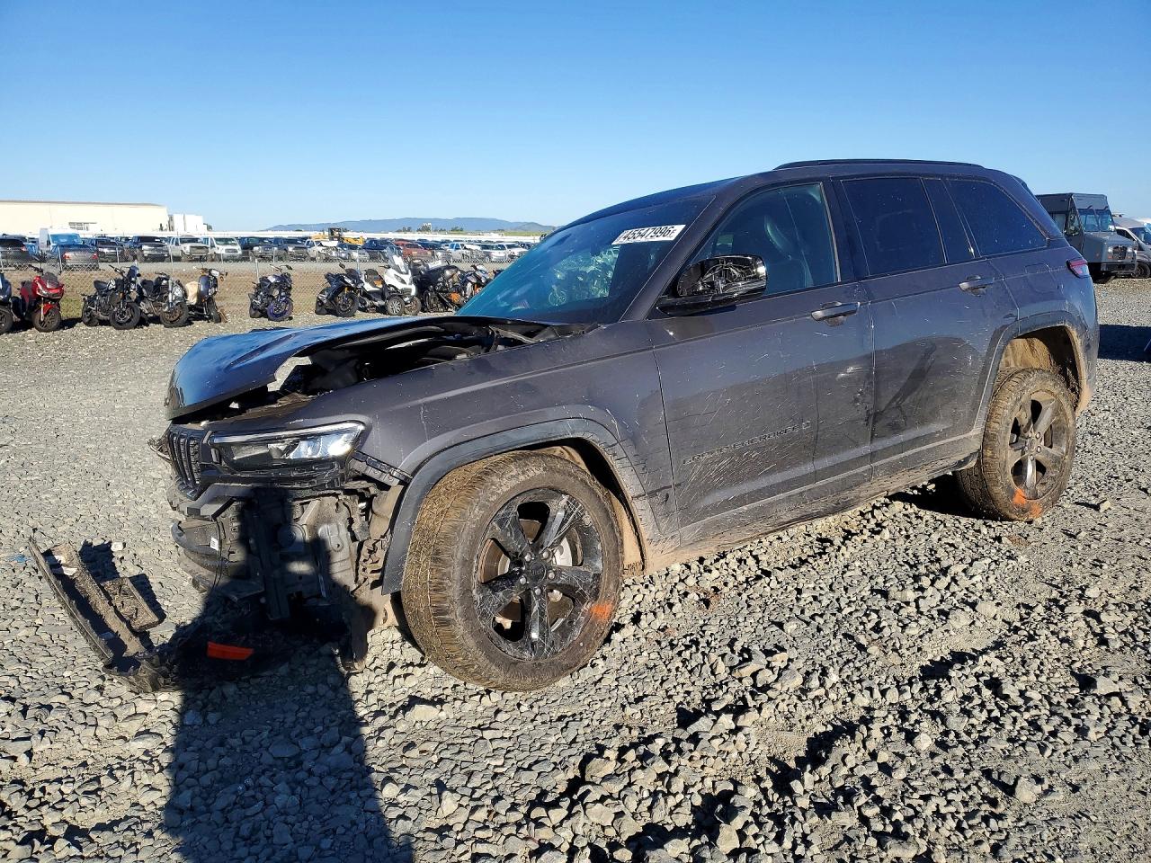 Salvage Jeep Cherokee Image