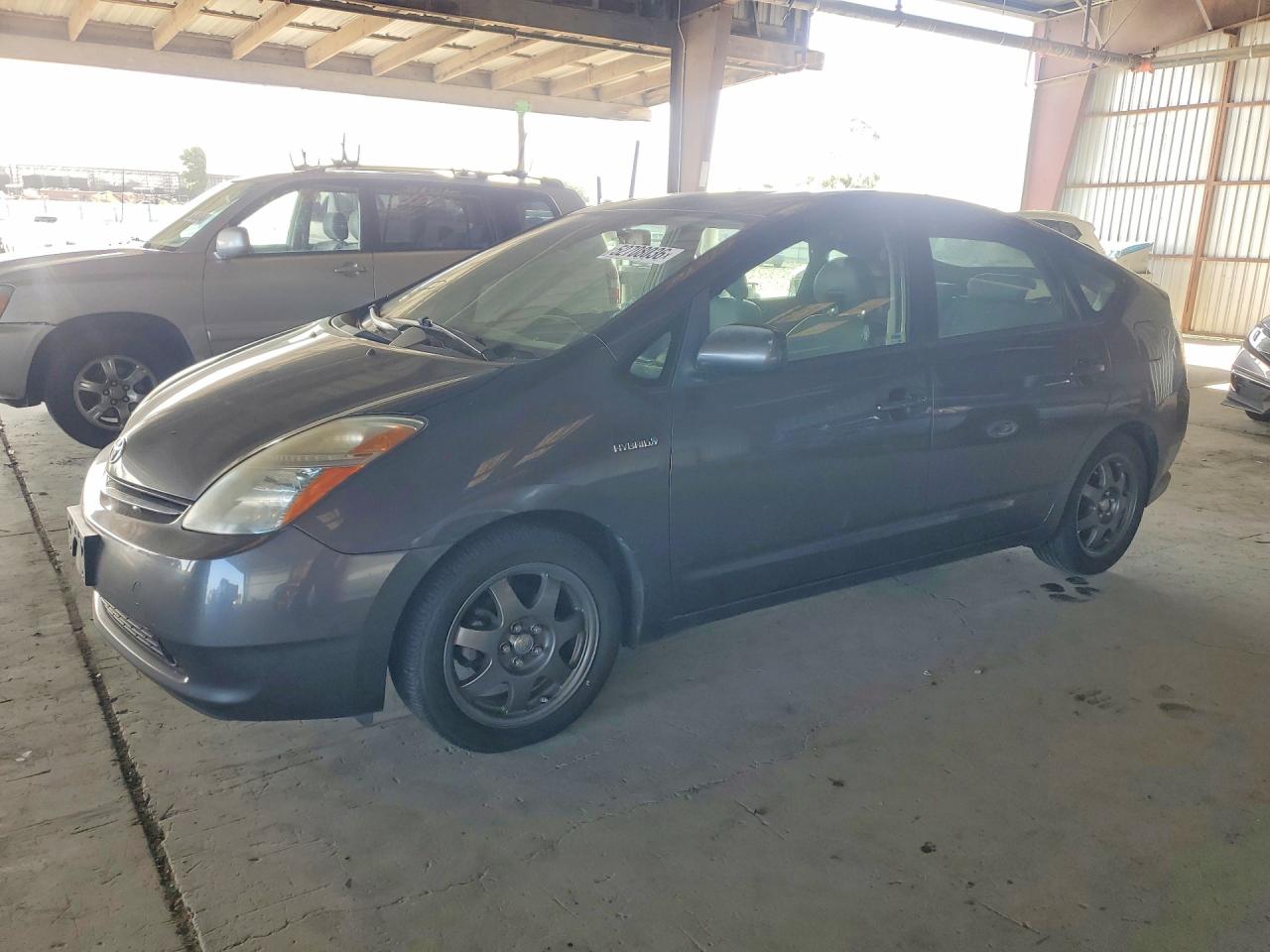 Salvage Toyota Prius Image
