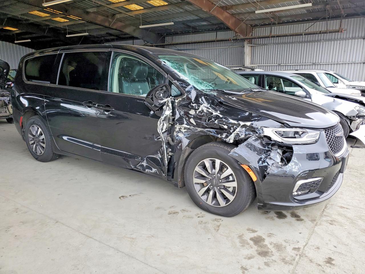 Chrysler Pacifica Hybrid Touring L