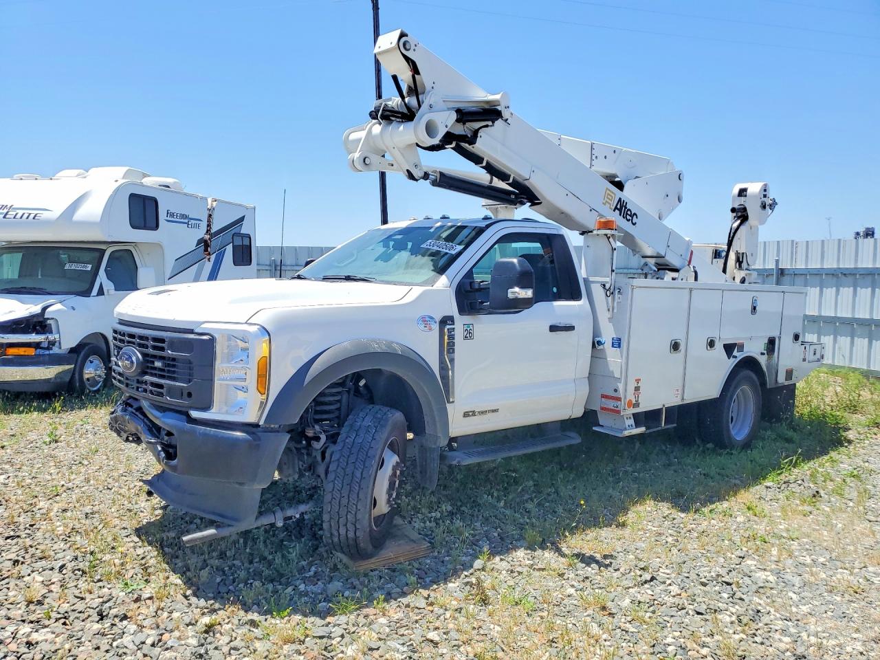 Salvage Ford F-600 Image