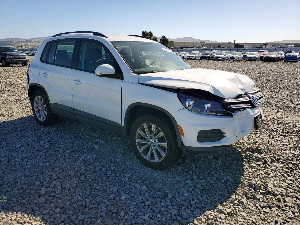 Volkswagen Tiguan S