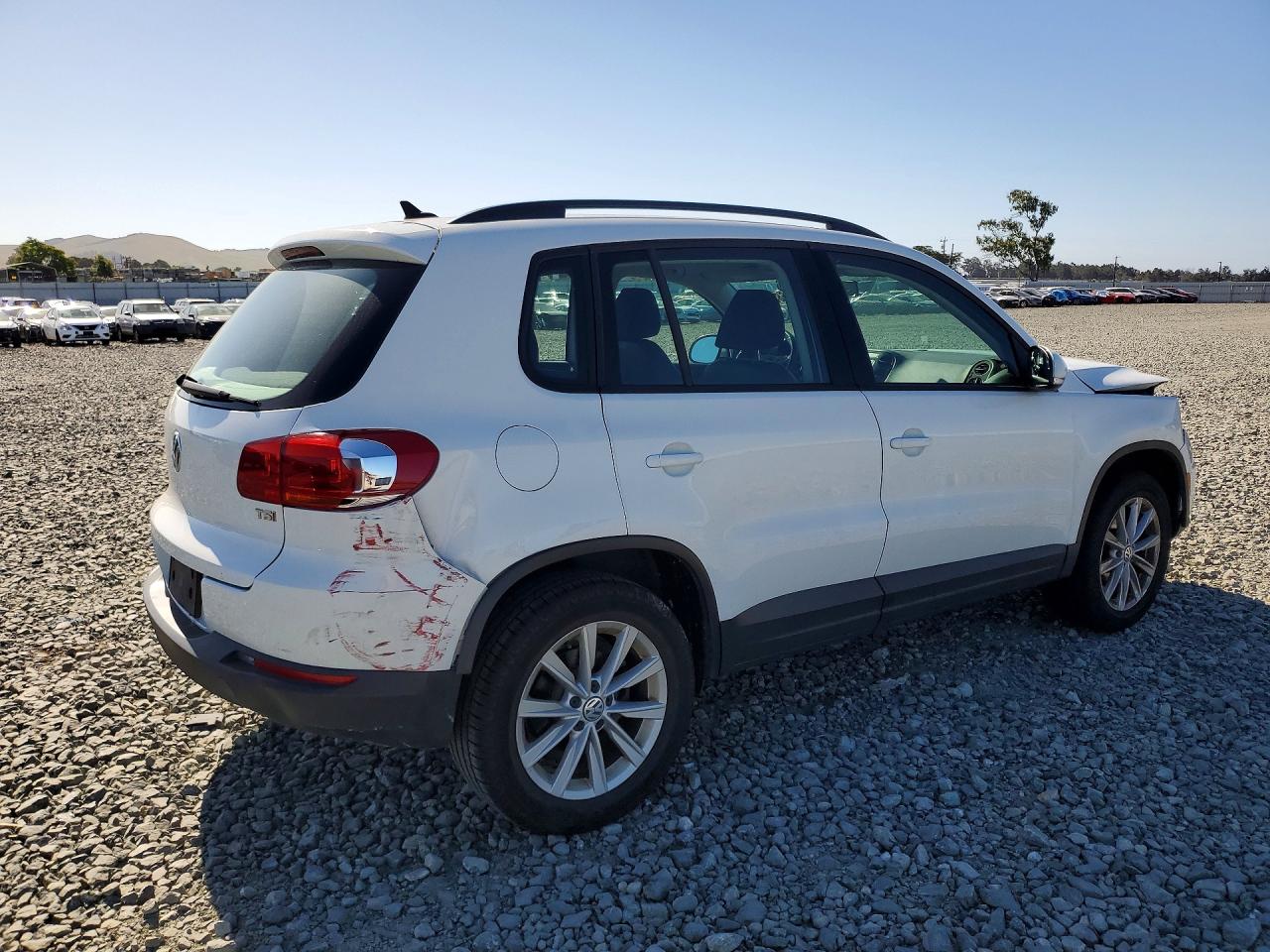 Volkswagen Tiguan S