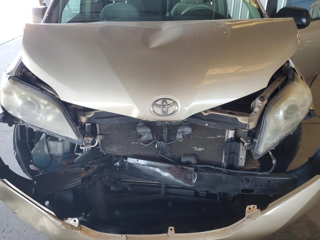 Toyota Sienna L 7-passenger