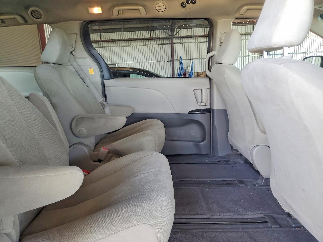 Toyota Sienna L 7-passenger