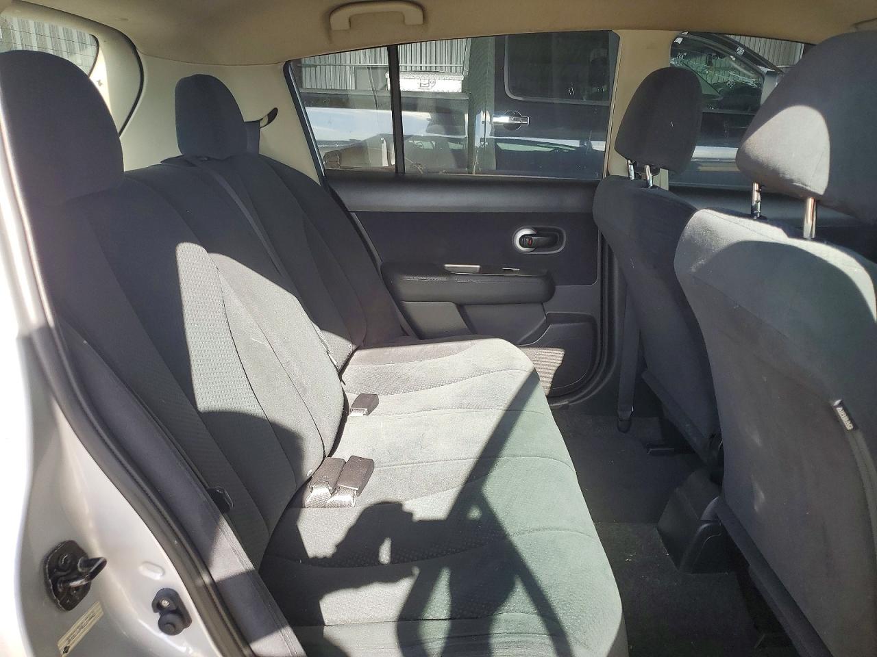Nissan Versa 1.8 S
