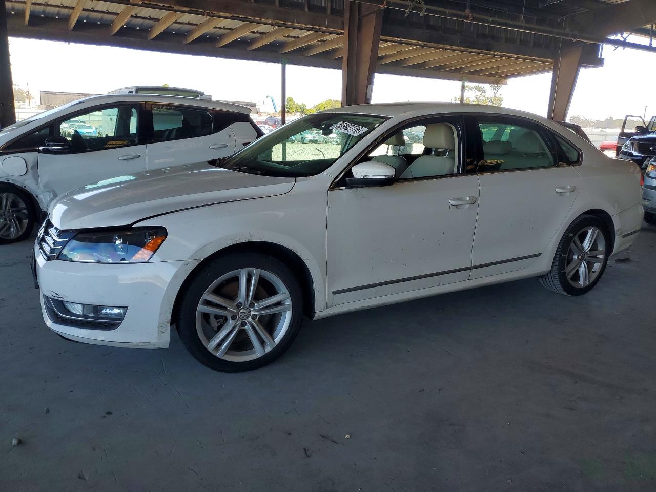 Salvage Volkswagen Passat Image