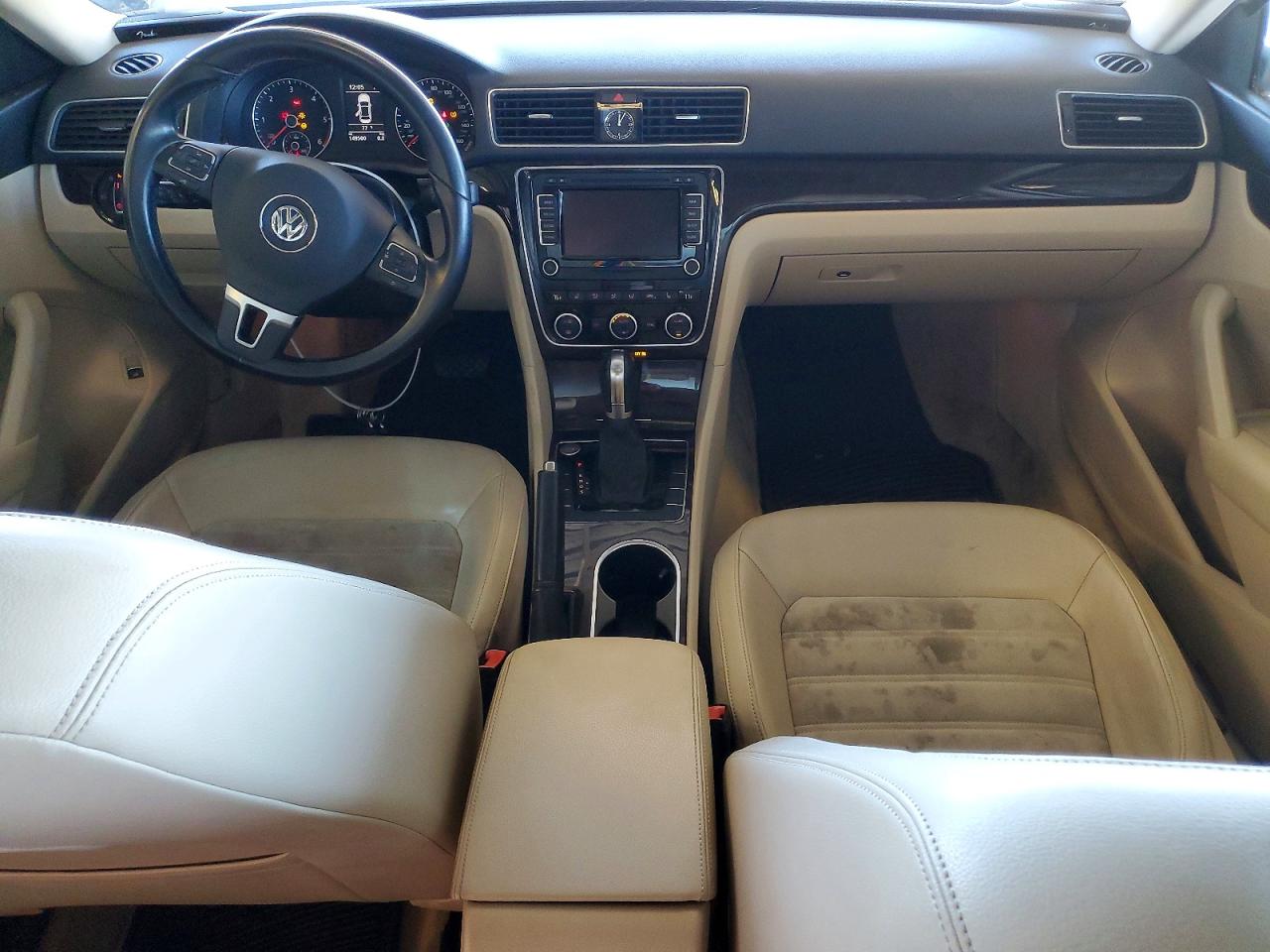 Volkswagen Passat Sel