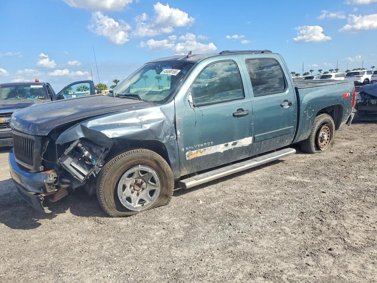Salvage Chevrolet Silverado Image