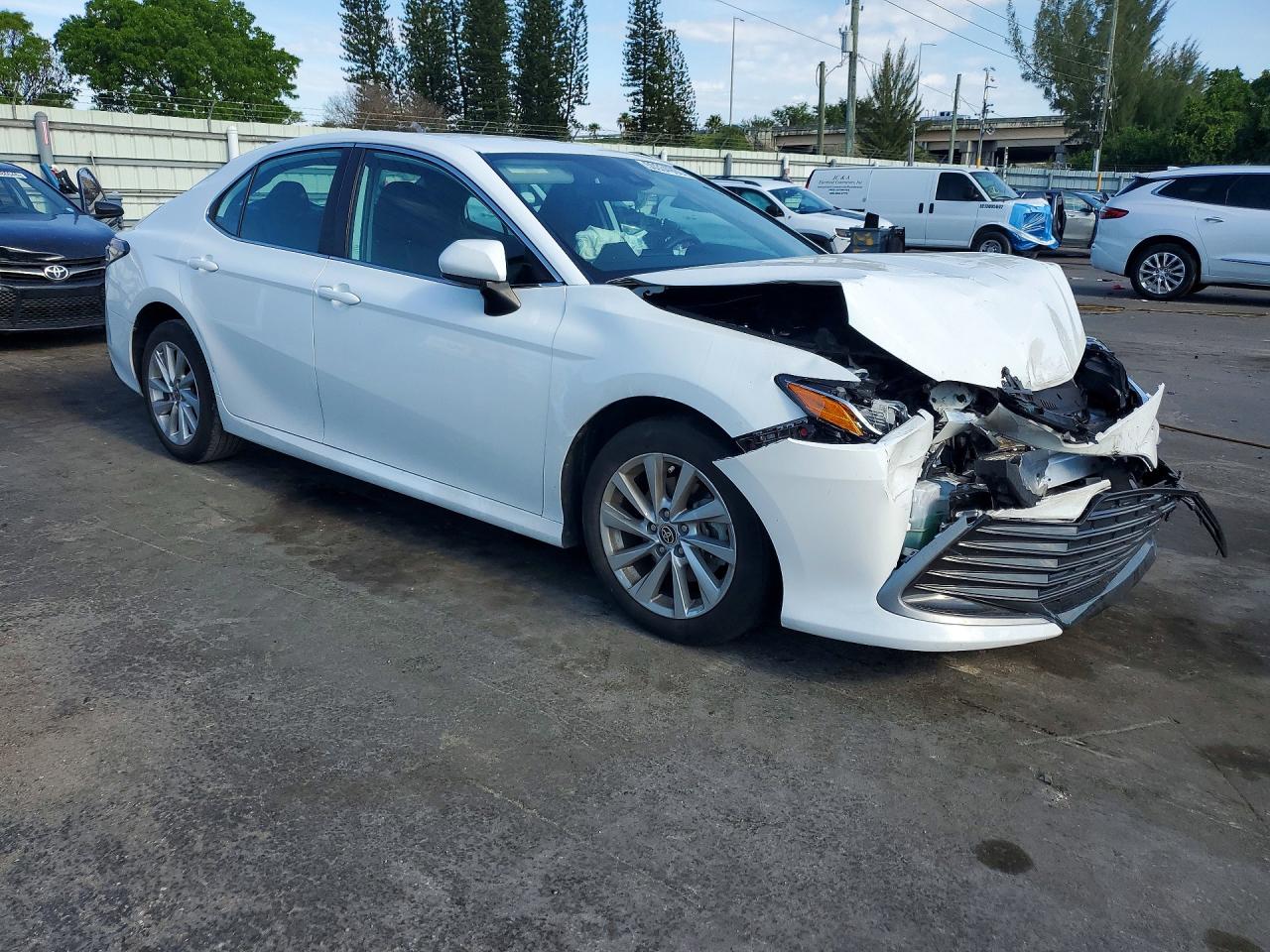 Toyota Camry Le