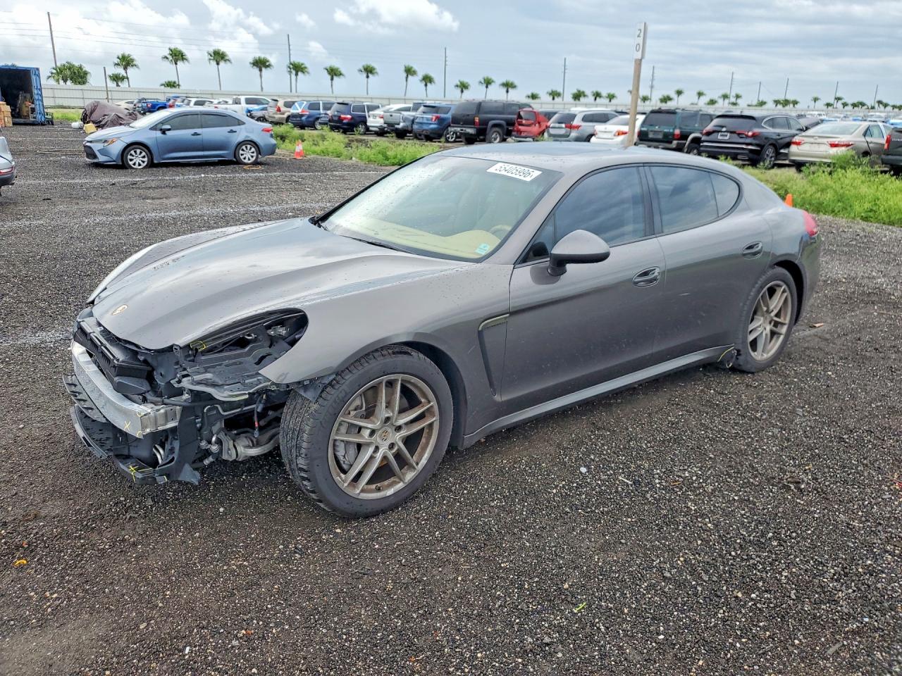 Salvage Porsche Panamera Image
