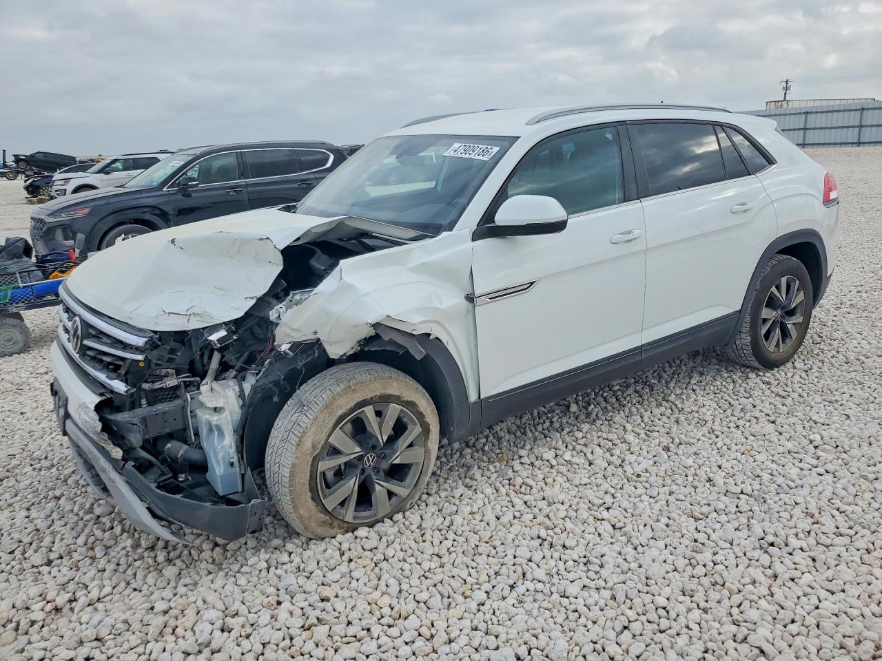 Salvage Volkswagen Atlas Image