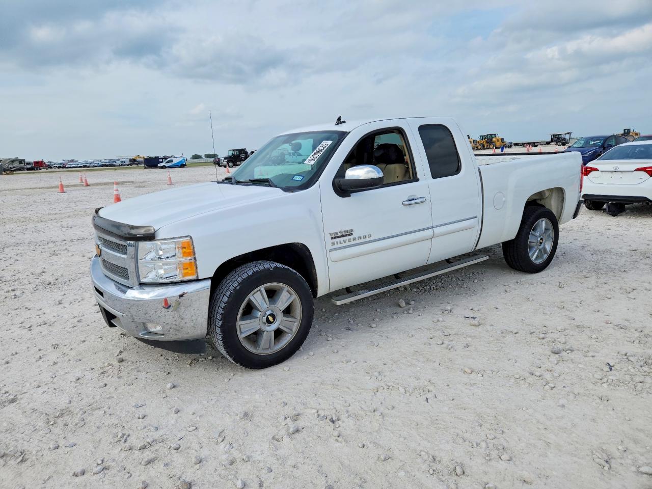 Salvage Chevrolet Silverado Image