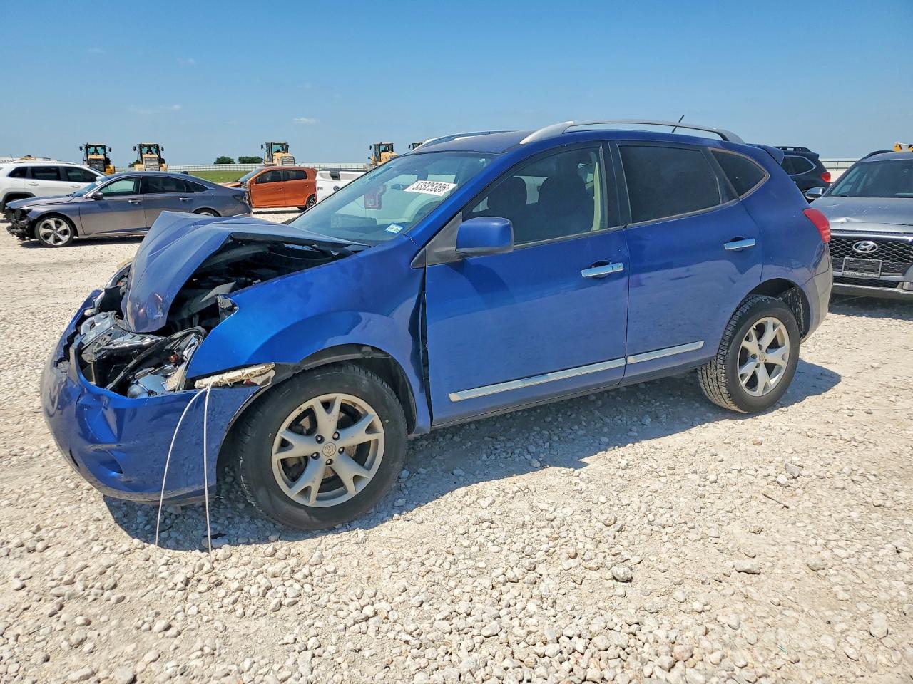 Salvage Nissan Rogue Image