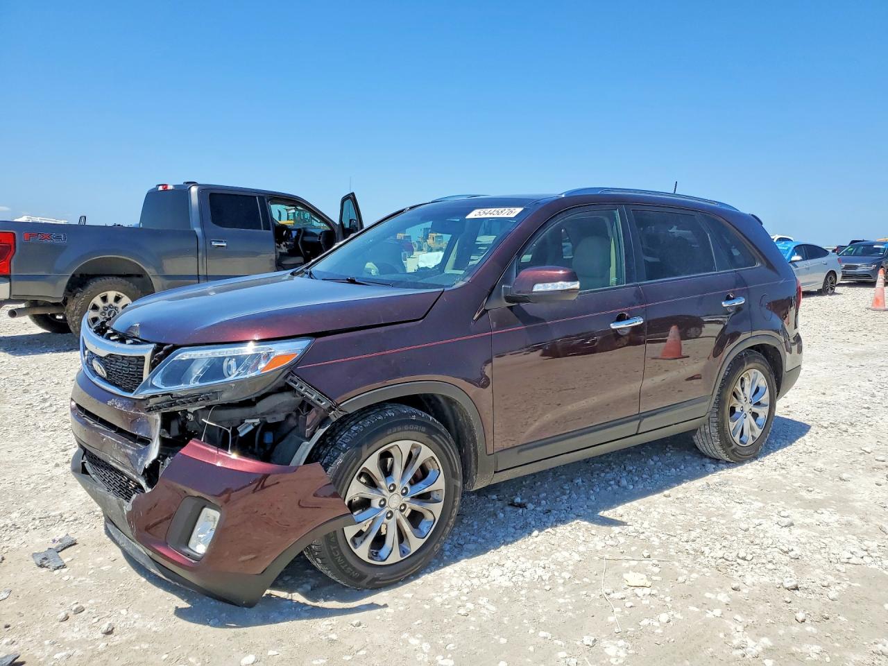 Salvage Kia Sorento Image
