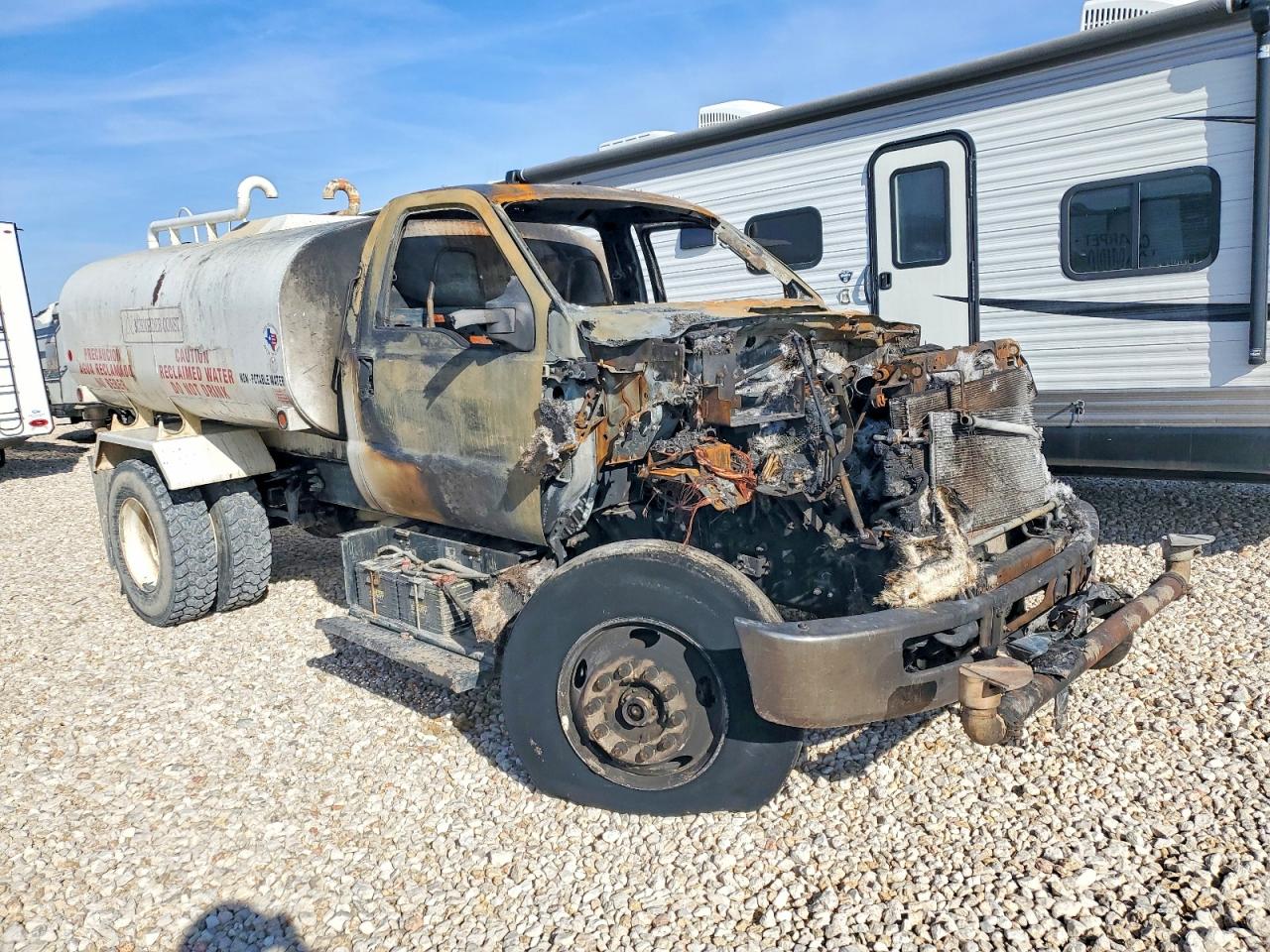 Salvage Ford F-750 Image