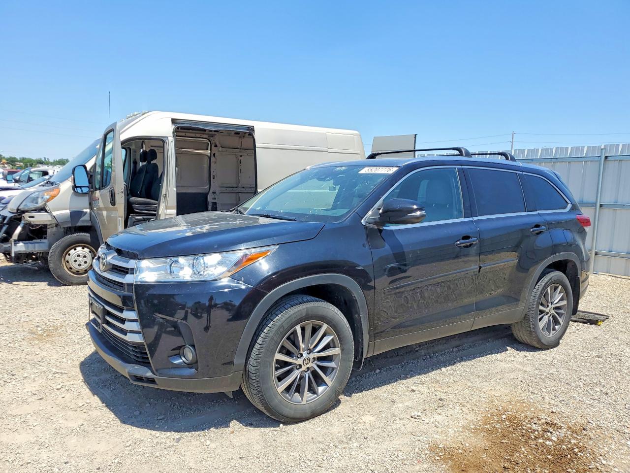 Salvage Toyota Highlander Image