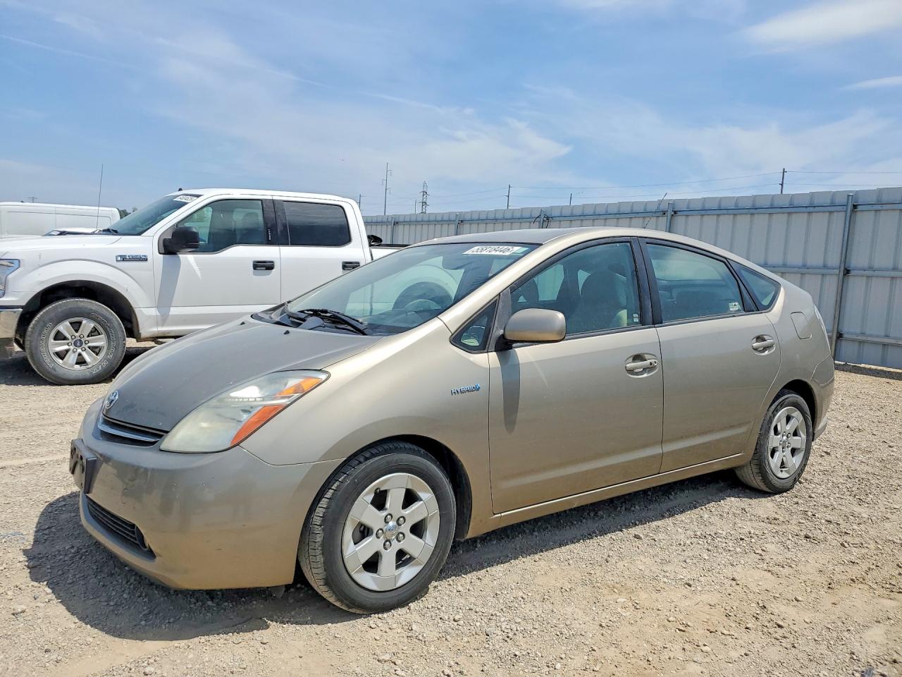 Salvage Toyota Prius Image