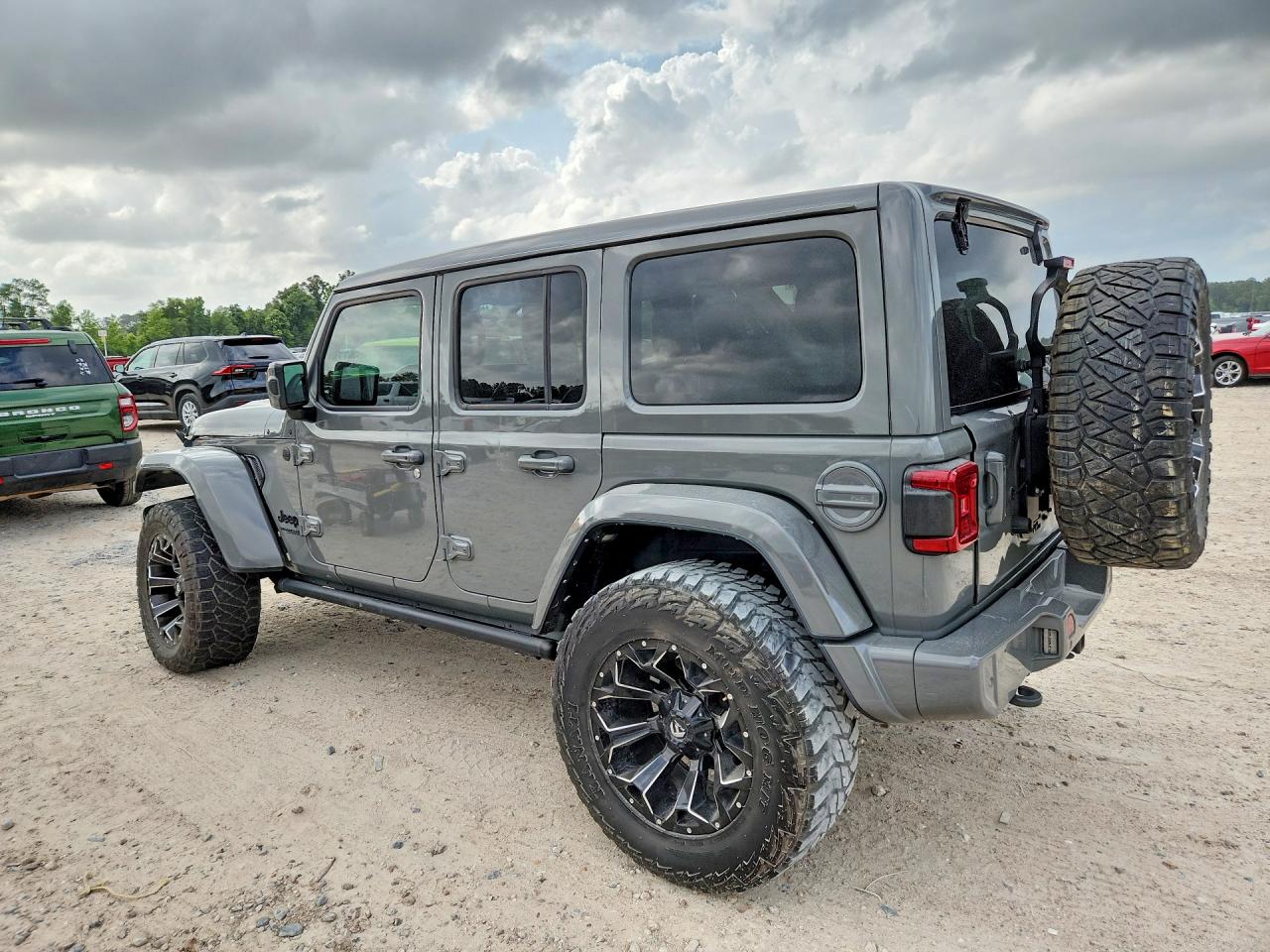 Jeep Wrangler Sahara