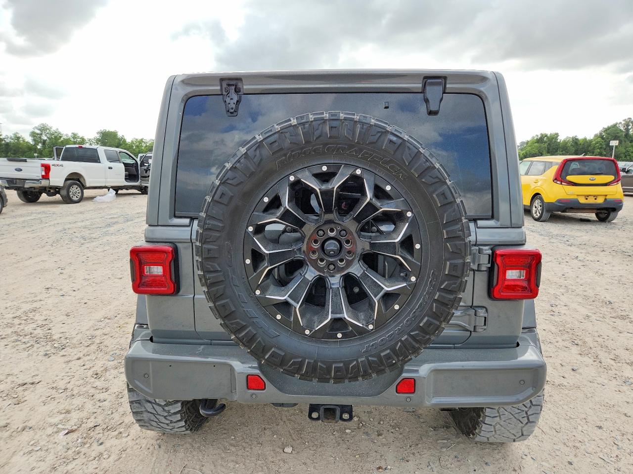 Jeep Wrangler Sahara