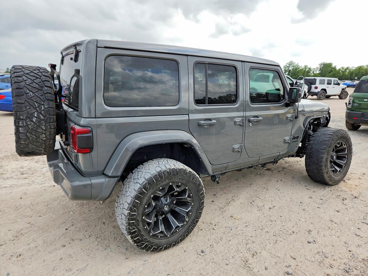 Jeep Wrangler Sahara
