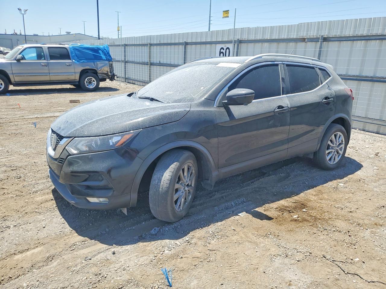 Salvage Nissan Rogue Image