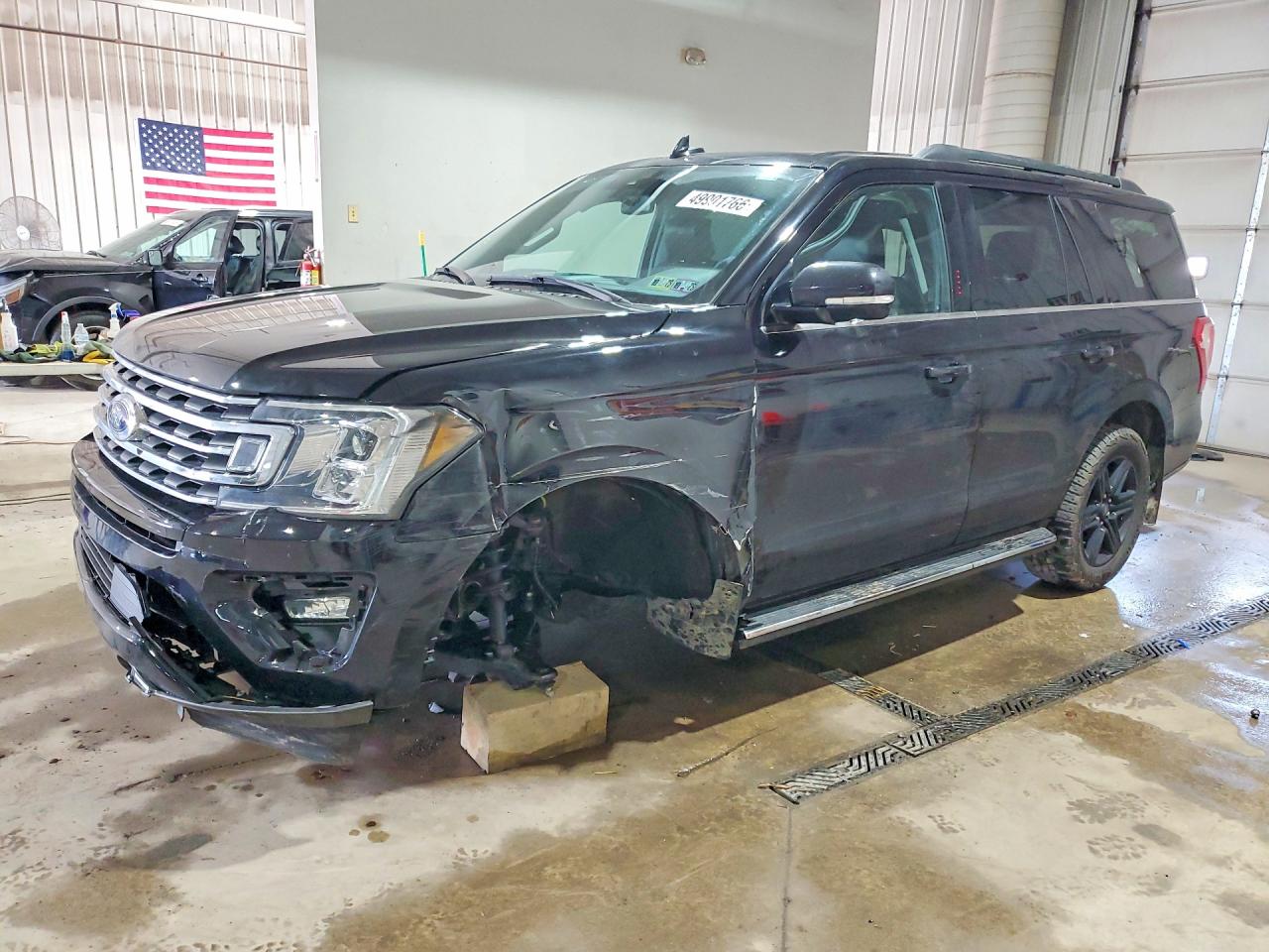 Salvage Ford Expedition Image
