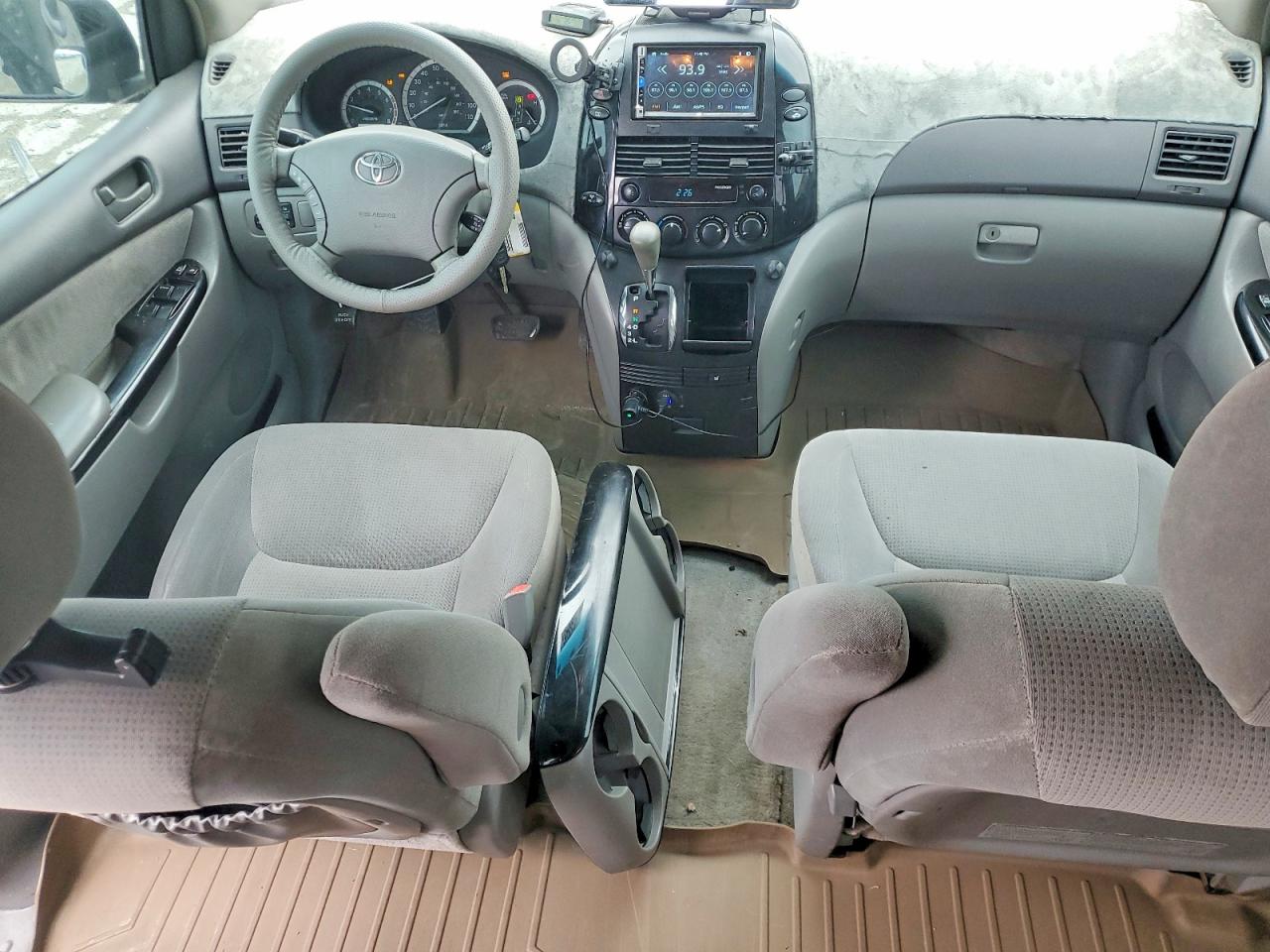 Toyota Sienna Le 7 Passenger