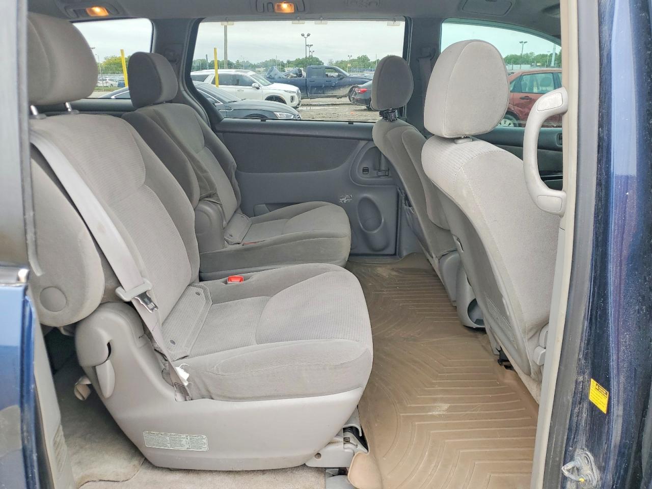 Toyota Sienna Le 7 Passenger