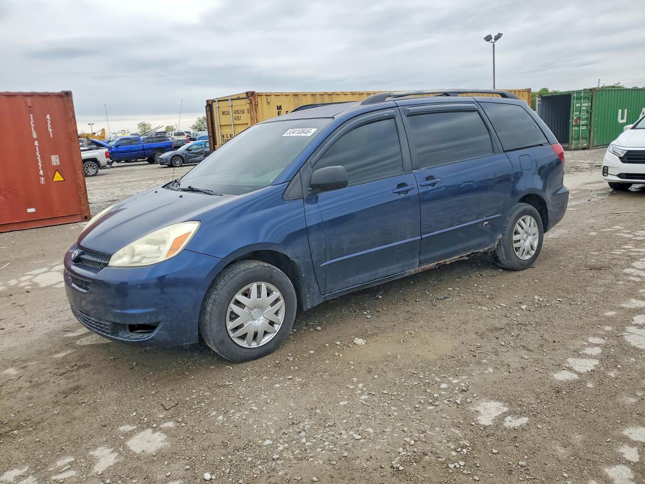 Salvage Toyota Sienna Image