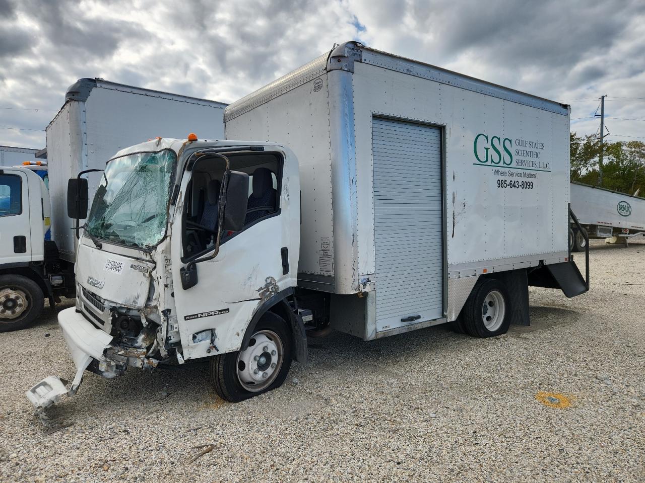 Salvage Isuzu Npr Image