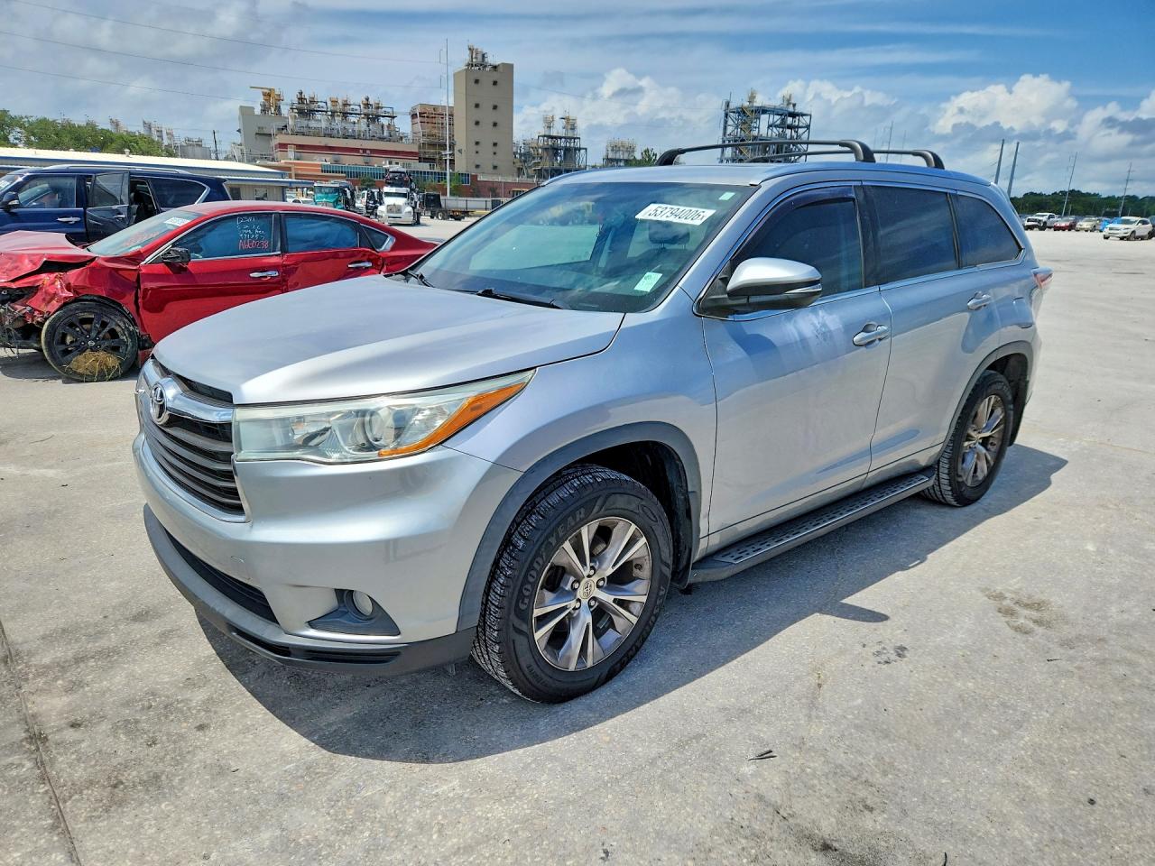 Salvage Toyota Highlander Image