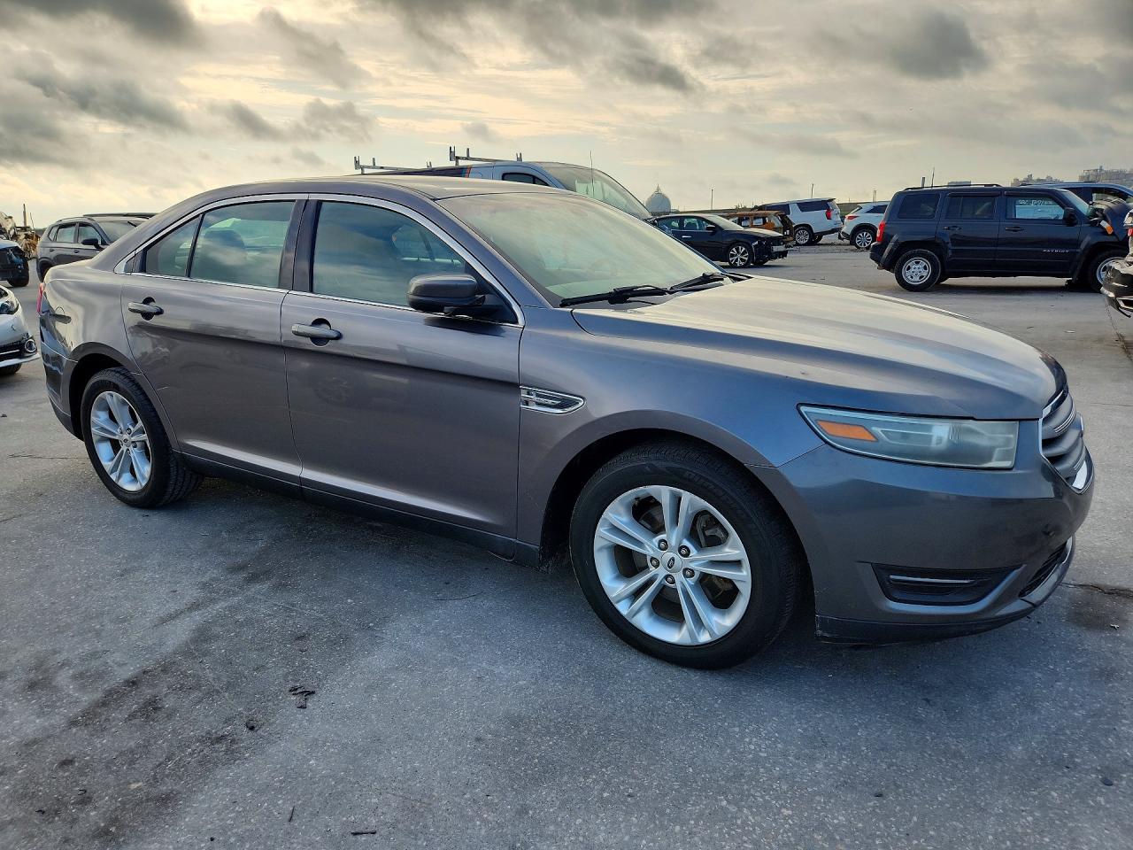 Ford Taurus Sel