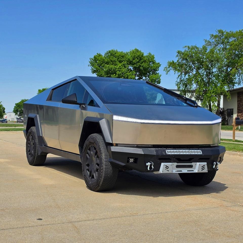 Salvage Tesla Cybertruck Image