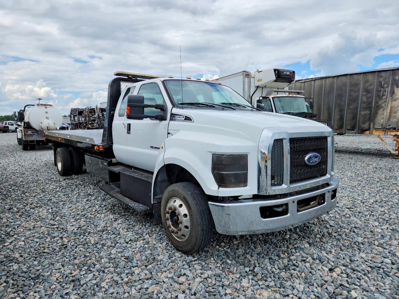 Salvage Ford F-650 Image