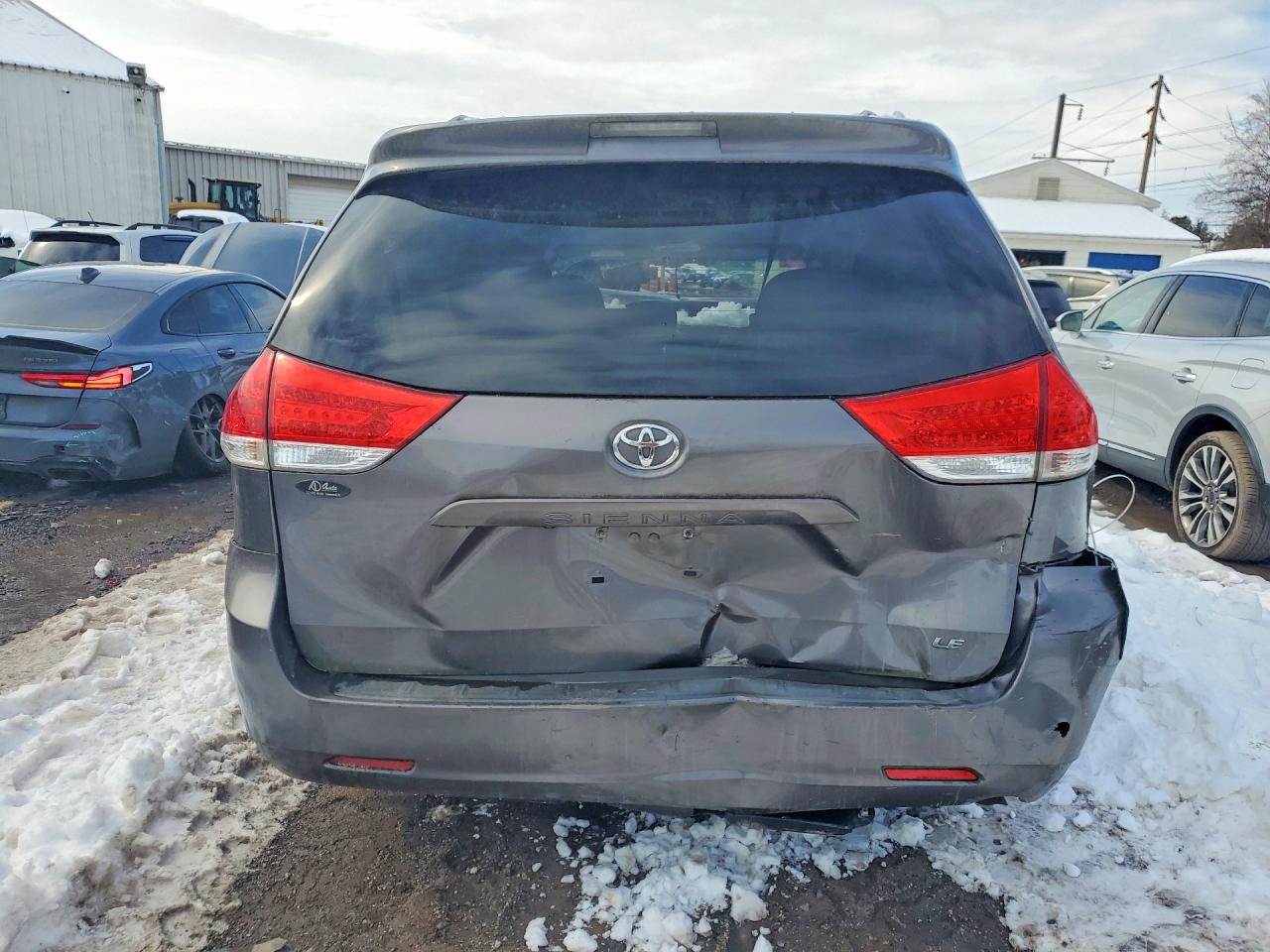 Toyota Sienna Le