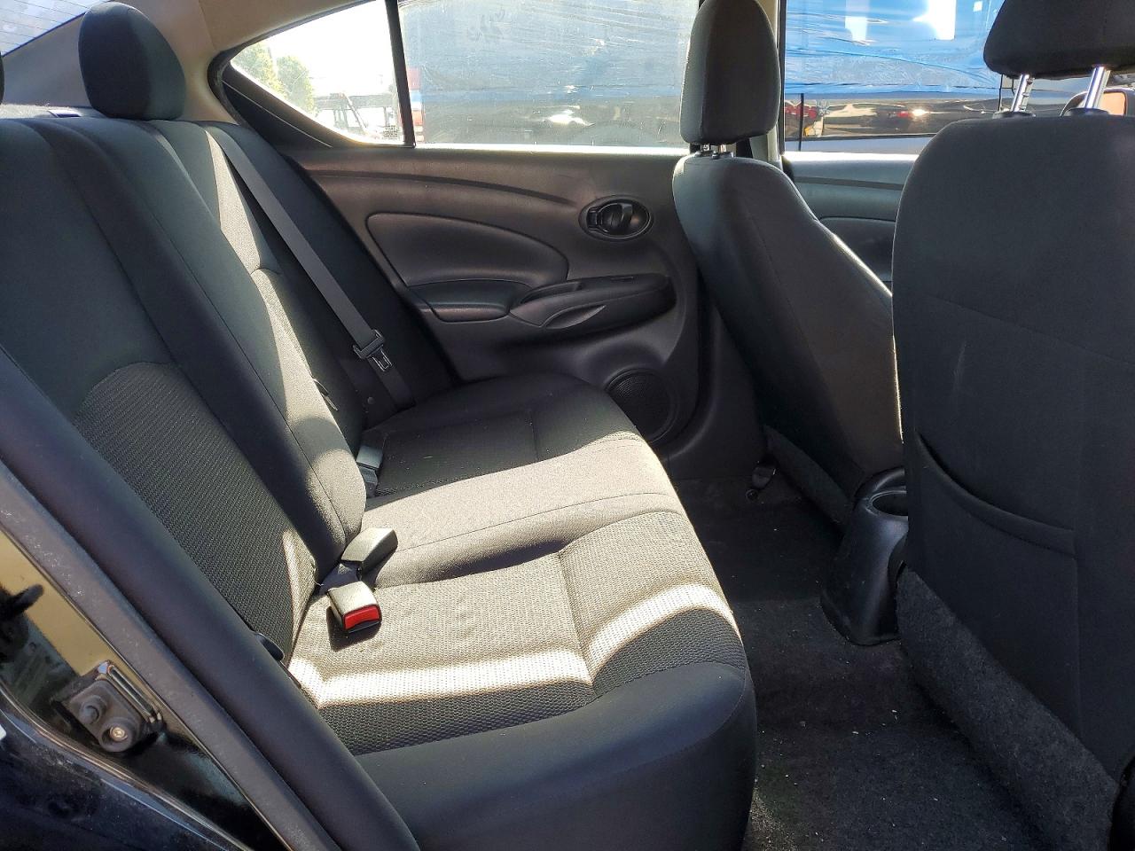 Nissan Versa 1.6 S