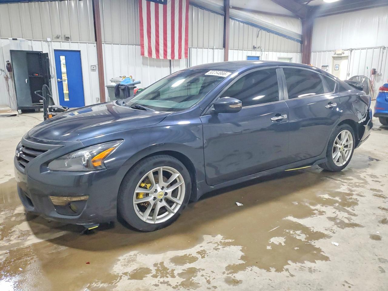 Salvage Nissan Altima Image