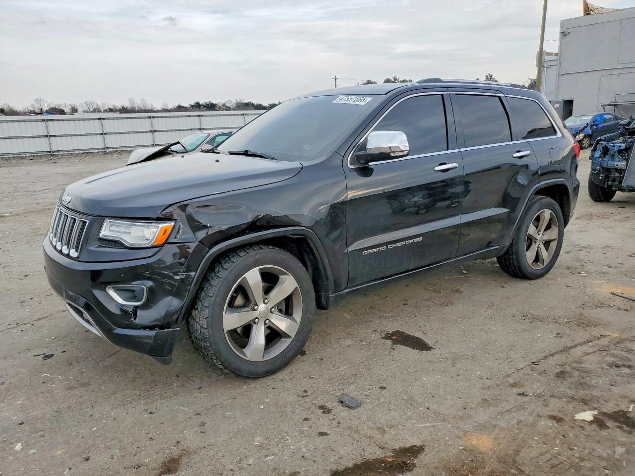 Salvage Jeep Cherokee Image