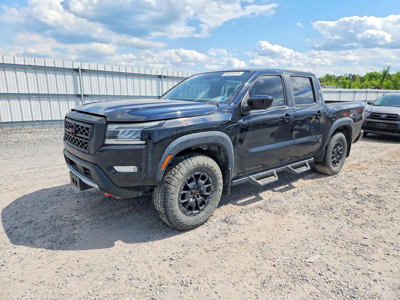 Salvage Nissan Frontier Image