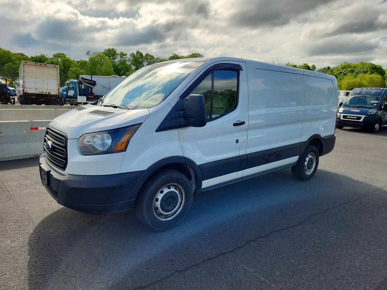 Salvage Ford Transit Image