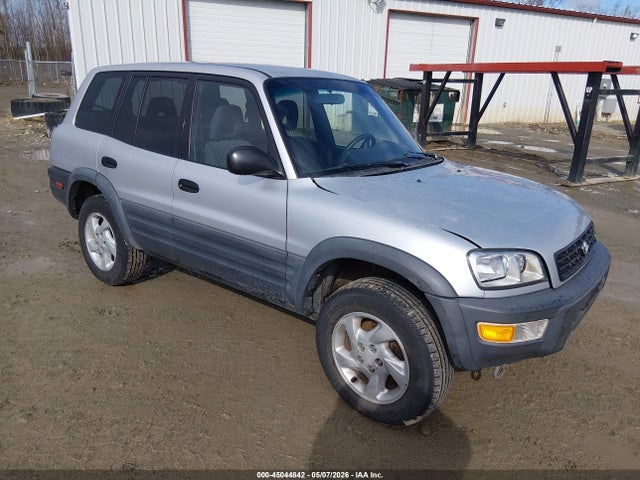Salvage Toyota RAV4 Image