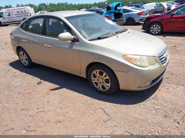 Salvage Hyundai ELANTRA Image