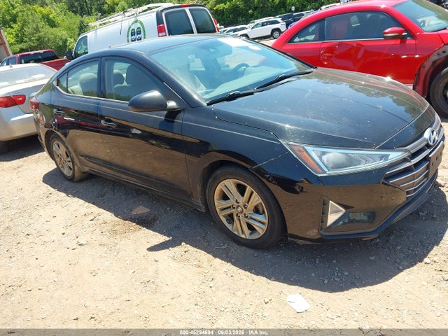 Salvage Hyundai ELANTRA Image