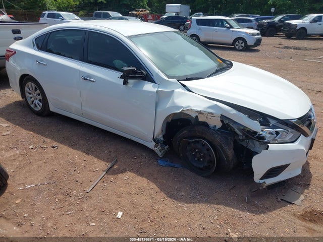 Salvage Nissan Altima Image